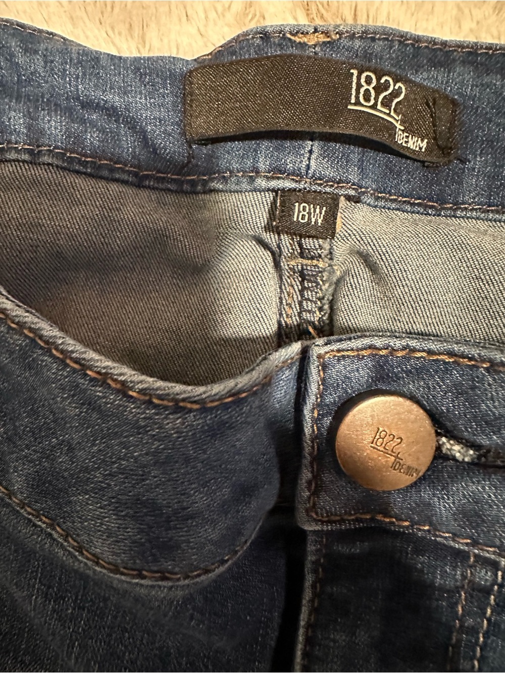 1822 Denim Skinny Jeans in Dark Blue with Light Fading - Picture 3 of 11
